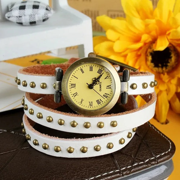 Pulsera de Cuero con Reloj Retro – Estilo Vintage y Elegante