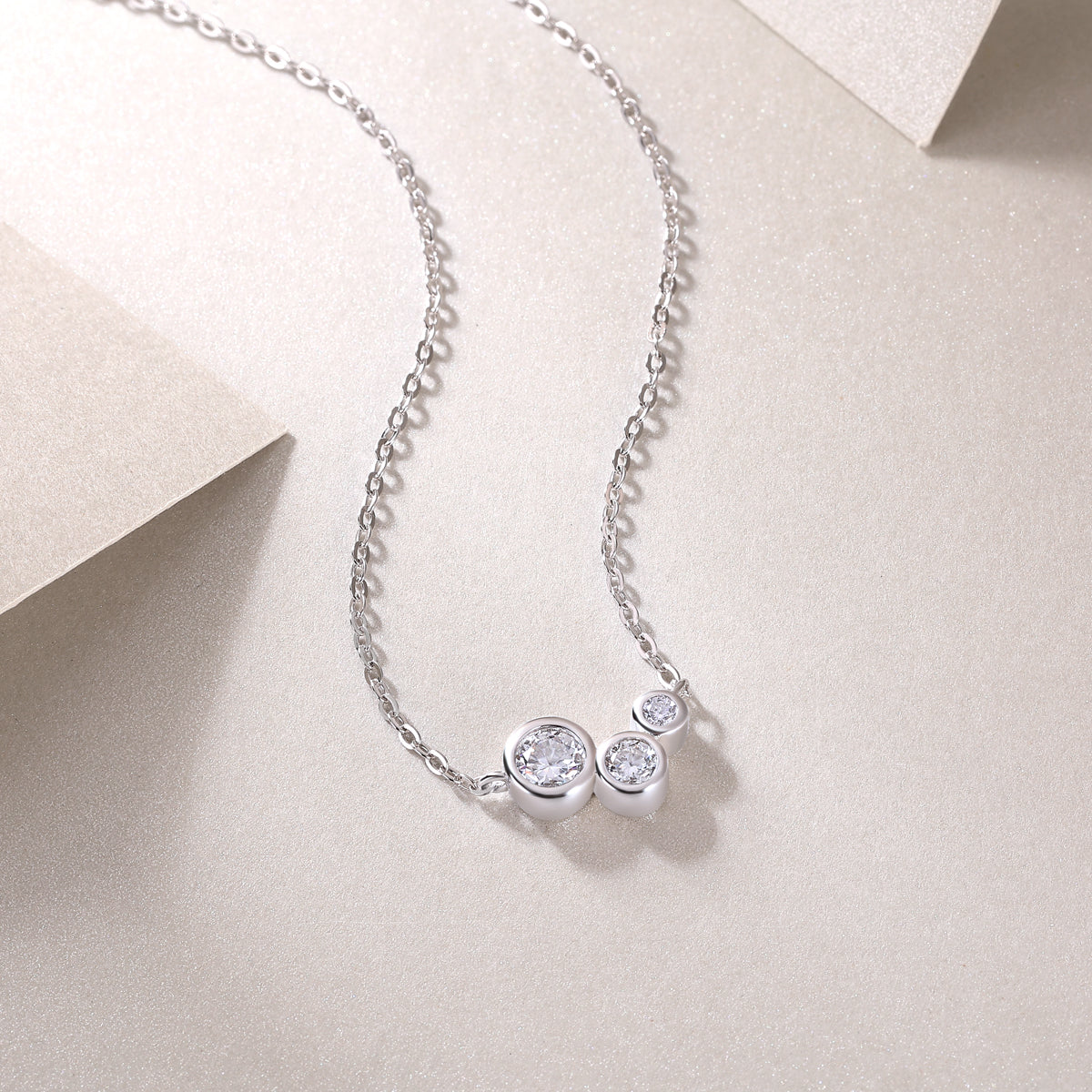 Collar Elegante con Moissanite – Brillo Sutil y Sofisticado