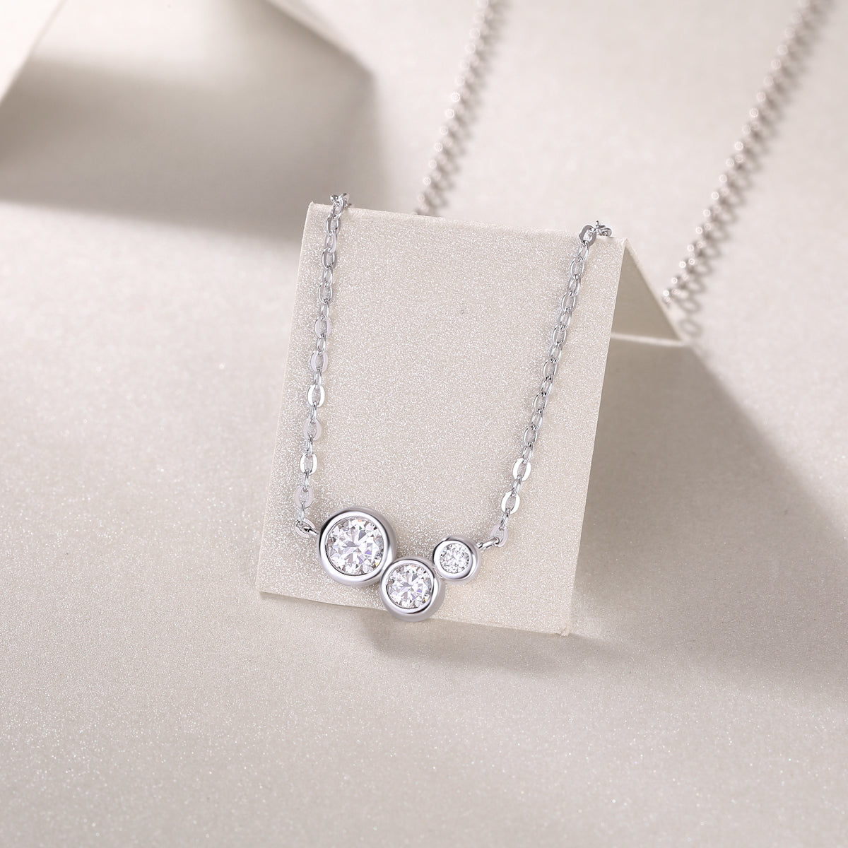 Collar Elegante con Moissanite – Brillo Sutil y Sofisticado