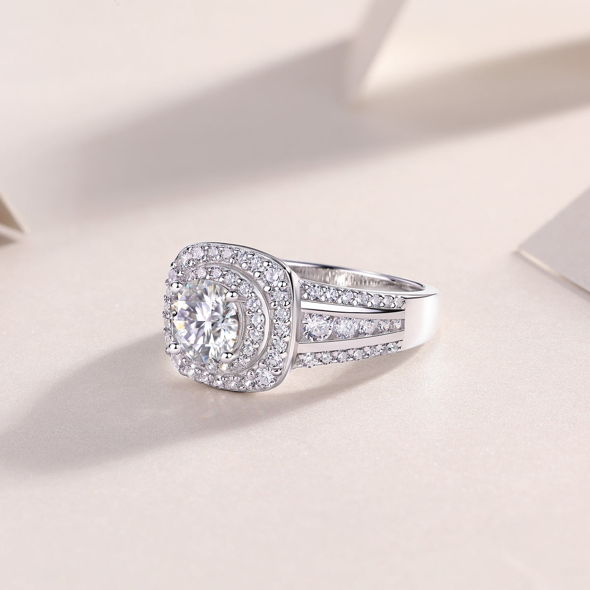 Anillo Moissanite 1ct en Plata S925 – Elegancia y Brillo Premium