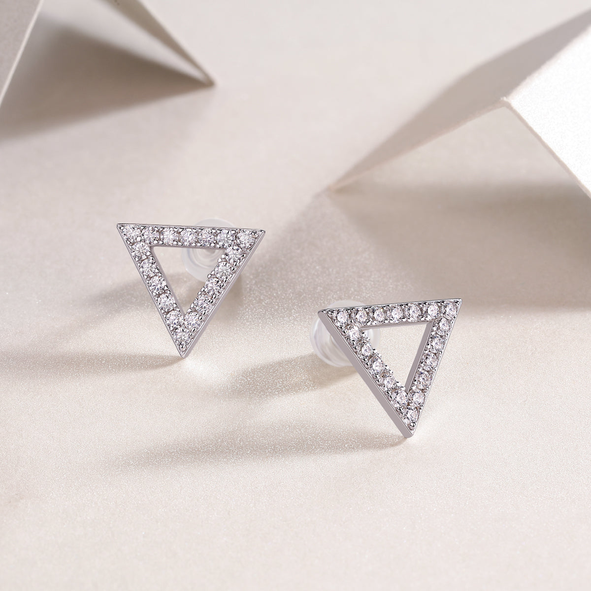 Joya Elegante con Moissanite – Brillo Sofisticado y Minimalista