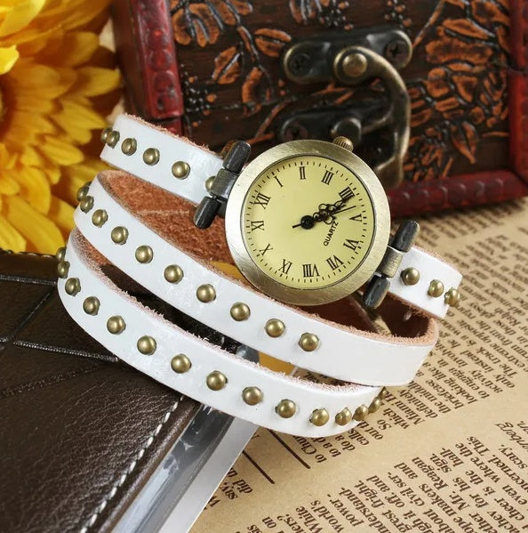 Pulsera de Cuero con Reloj Retro – Estilo Vintage y Elegante