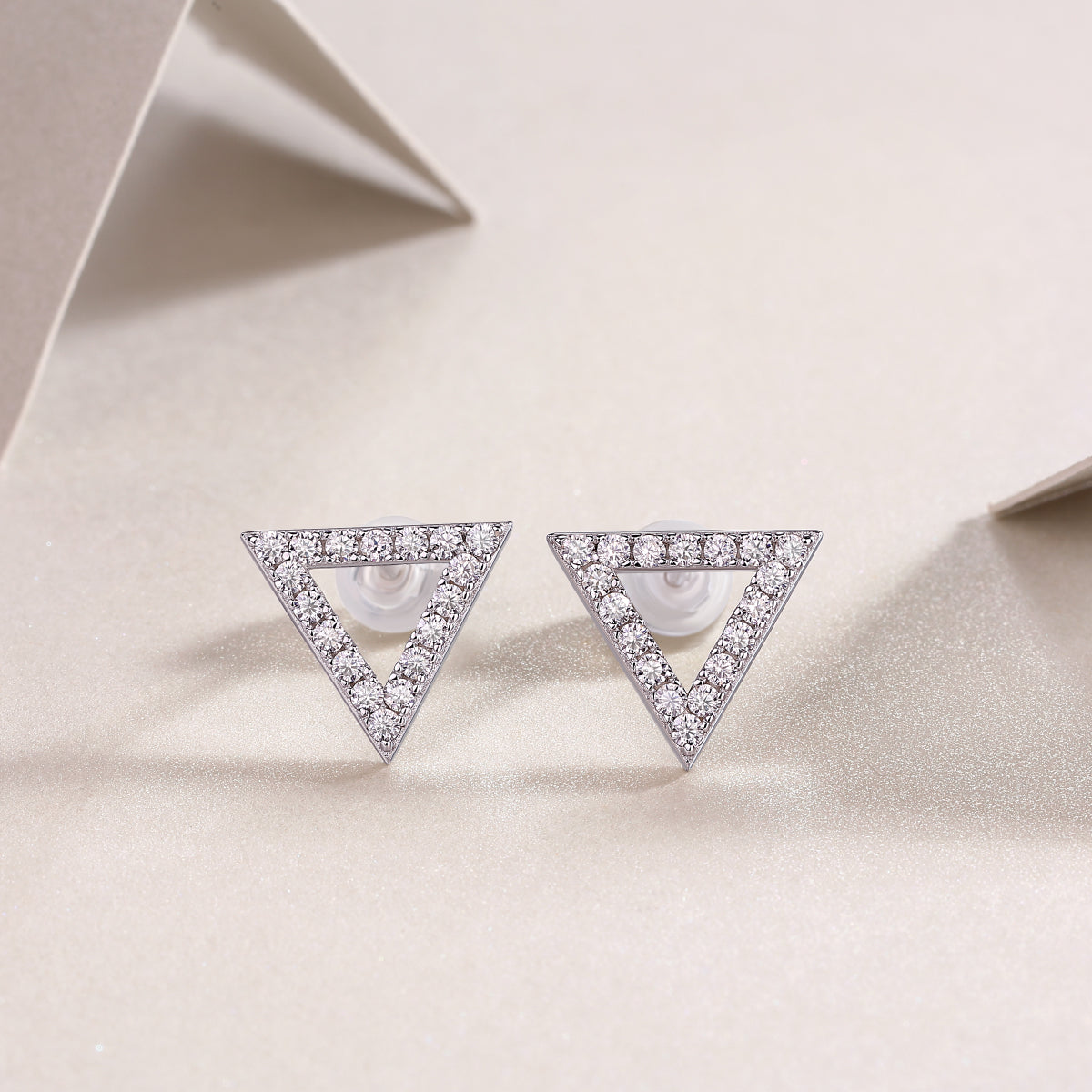 Joya Elegante con Moissanite – Brillo Sofisticado y Minimalista