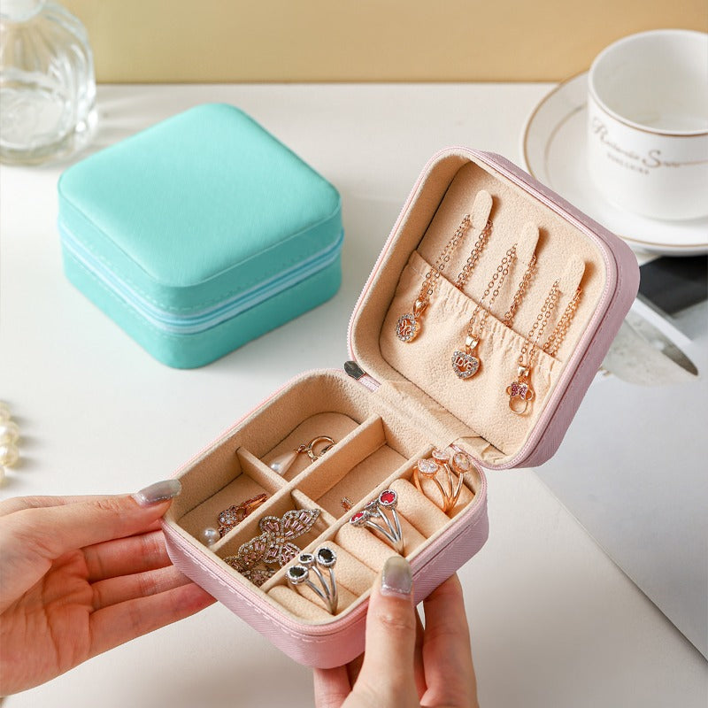 Organizador compacto de joyas en terciopelo