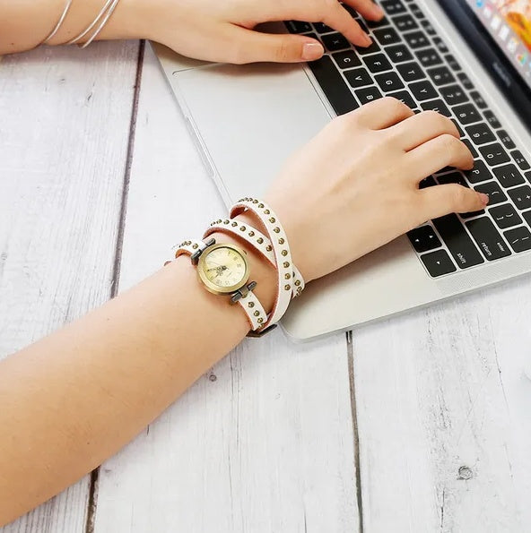 Pulsera de Cuero con Reloj Retro – Estilo Vintage y Elegante