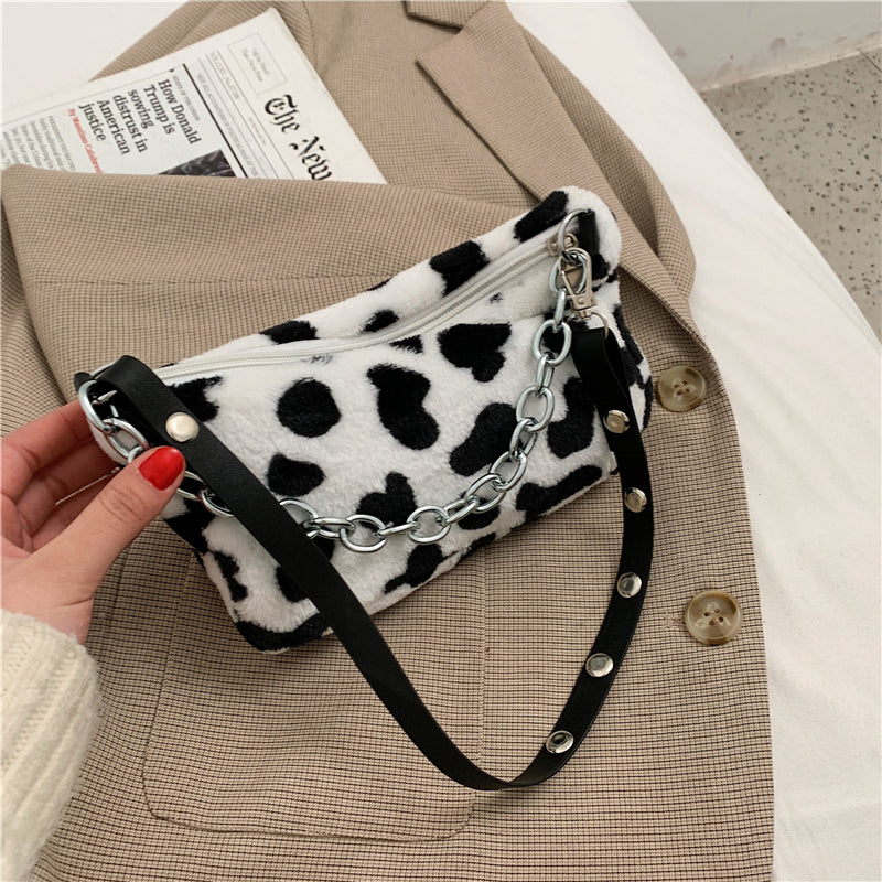 Bolso Baguette de Terciopelo – Estilo Único y Moderno