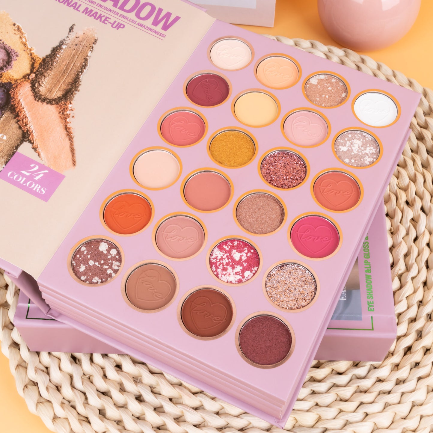 Paleta de Maquillaje URATM 67 Colores – Todo en Uno